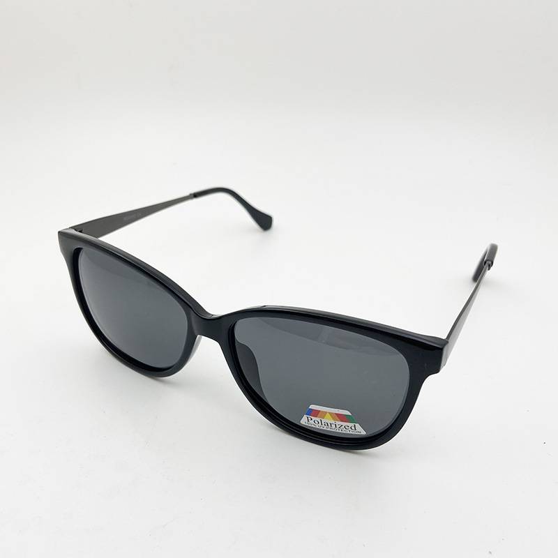 Original single men and women black polarized sunglasses fashion driving sunglasses anti -ultraviolet wicked sunshade