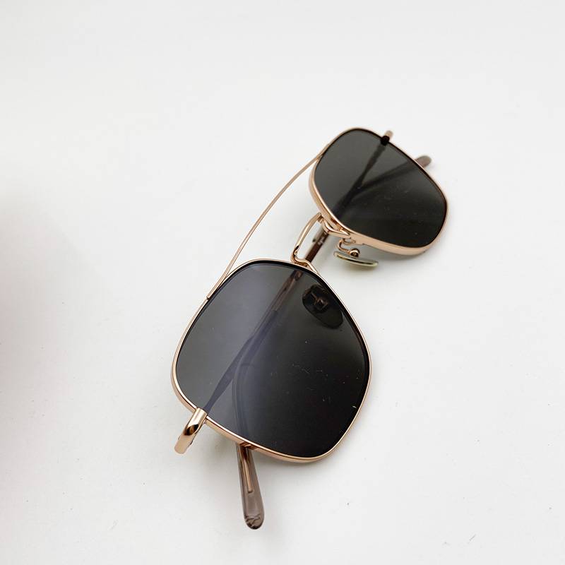 Original single men's and women's brand metal box sunglasses fashion personality sunglasses anti -ultraviolet goggles sunshade sunshade