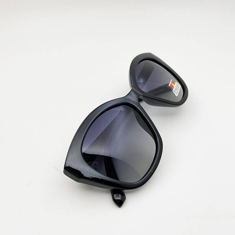 Exporting the original single men's and women's brand polarized sunglasses fashion personality sunglasses anti -ultraviolet sunshine driving glasses