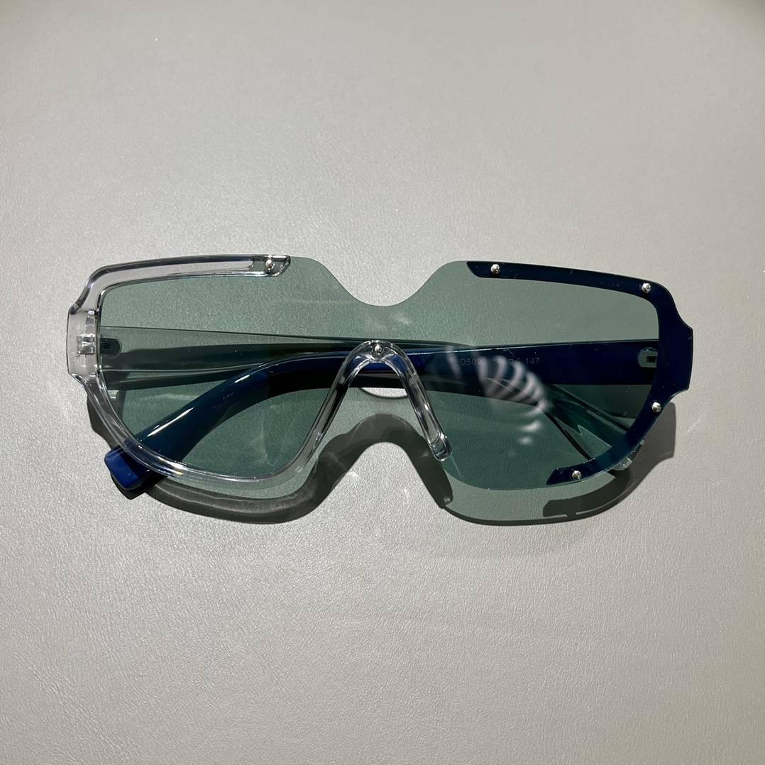 Yaoyao's 23rd new year Chen Weiting The same fashion tide sunglasses frame on both sides of different colors and leisure