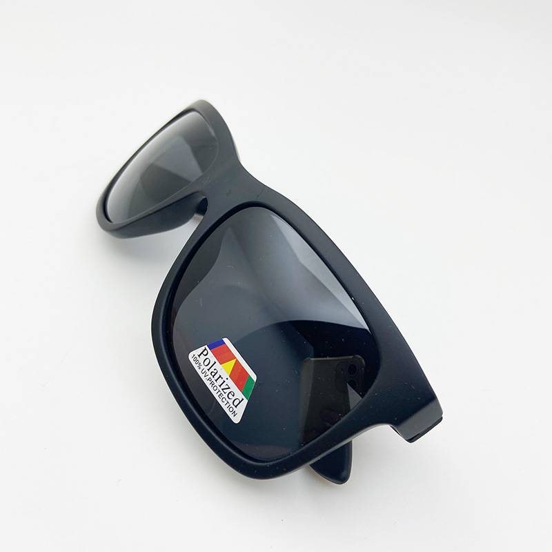 Order men's and women's polarized sunglasses Personalized driving sunglasses anti -ultraviolet wicked mirror shading mirror tide