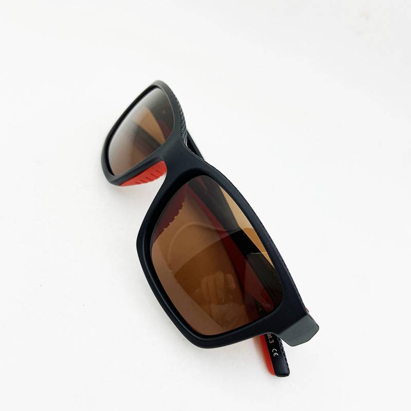 Exporting to European and American original children's polarized sunglasses boys sports model baby glasses anti -ultraviolet sunglasses