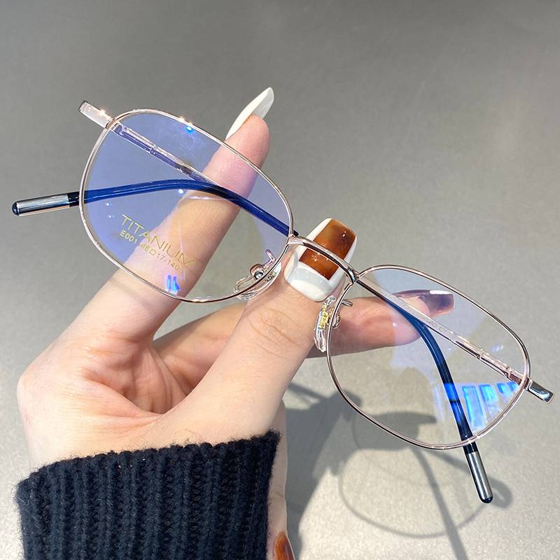 Pure titanium small box glasses myopia female Korean edition can match the height and anti -blue light, fashionable ultra -light glasses framework