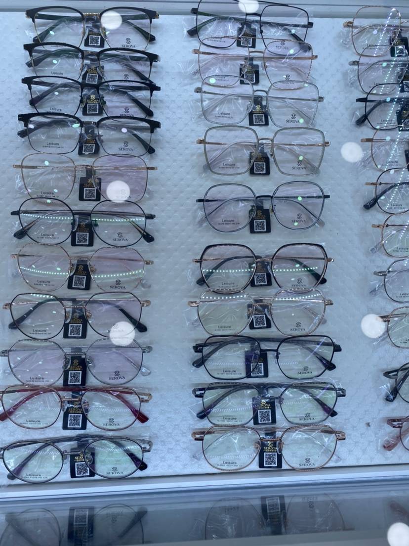 The price of the Schilohua glasses frame is not the selling price, the new number is sold cheaply, and the full series of models are available