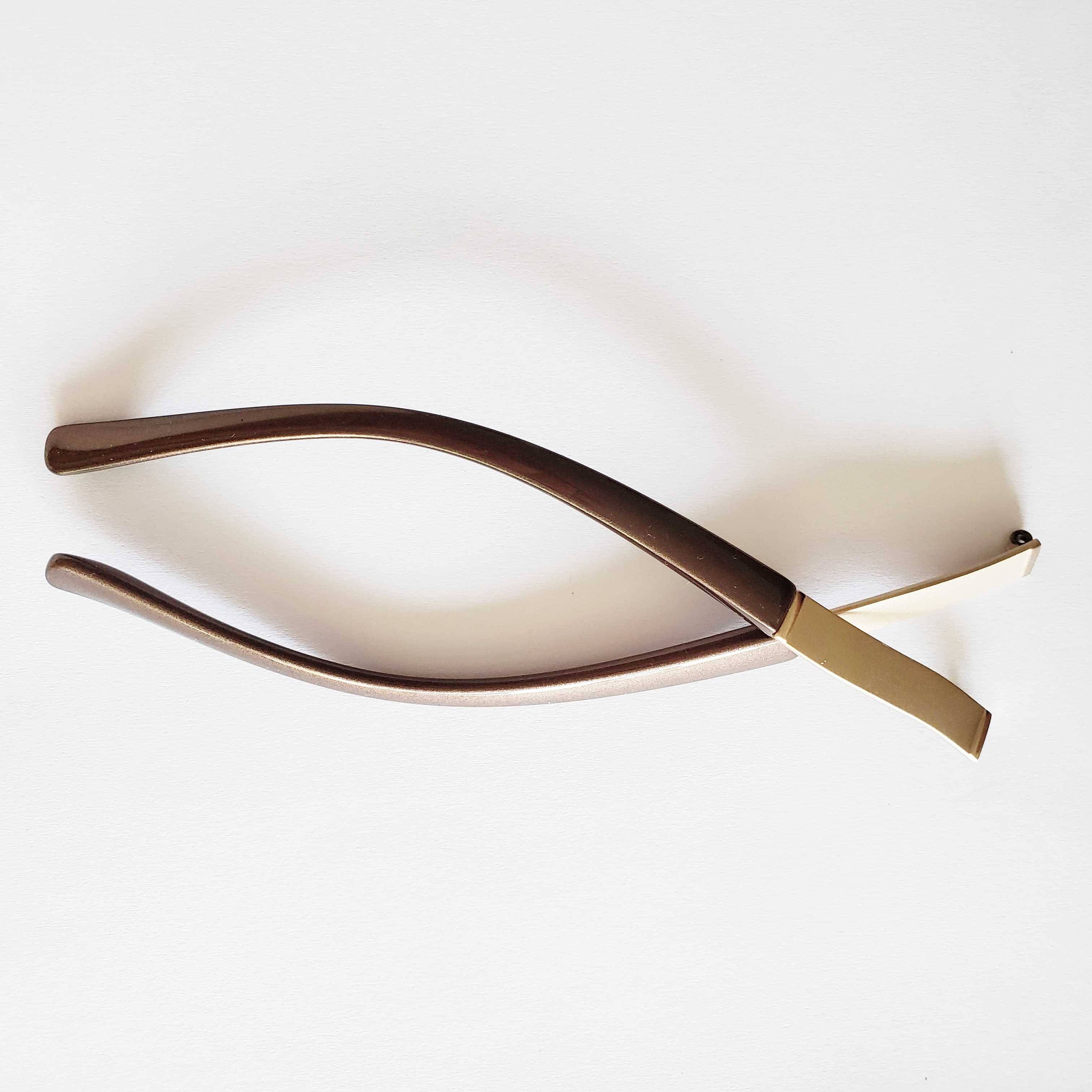 Glasses legs flat sunglasses, single teeth, teeth, legs width, 7mm tall, 5mm single teeth, 1.5 legs, 130 branches, two branches