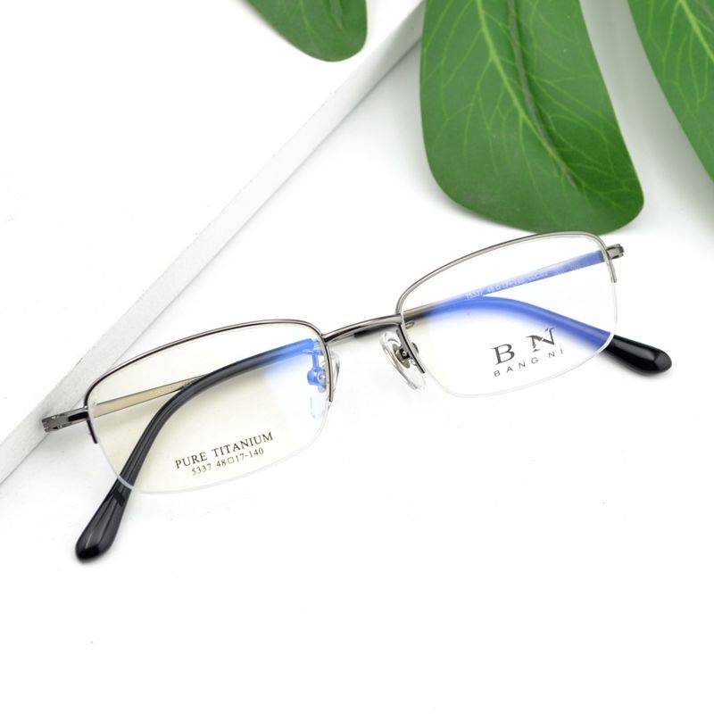 The new pure titanium Bangnini half -frame small frame with height ultra -light small face black myopia anti -blue light color transformer glasses frame