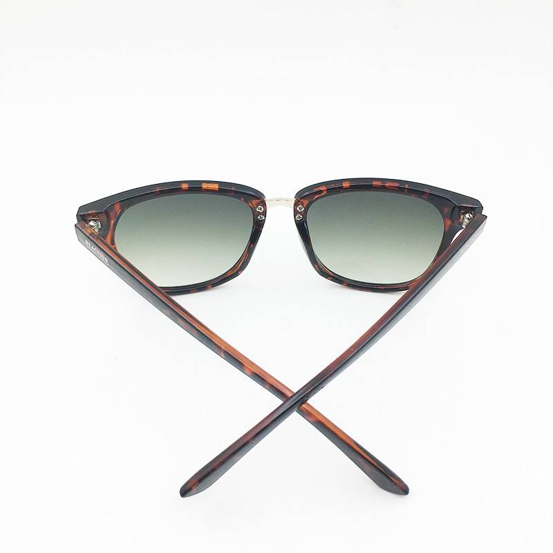 2022 Export sunglasses -proof ultraviolet -ray eyebels, leopard leopard outdoor sunglasses, small face comfortable tide