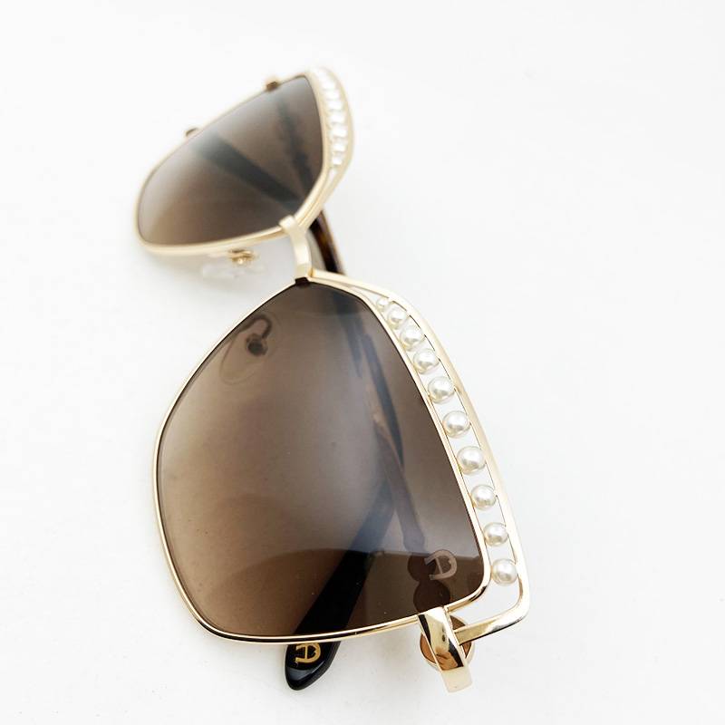 Exporting pure original single -proof UV women's pearl sunglasses fashionable all -round sunshade mirror travel vacation