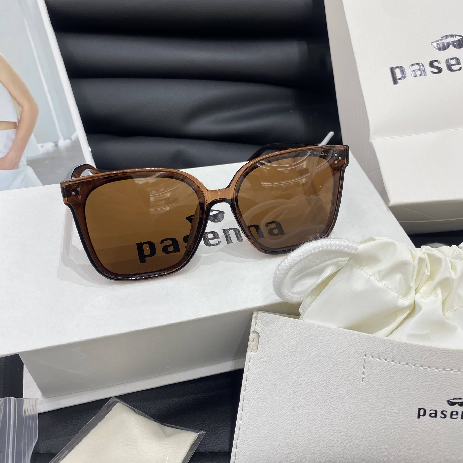 Brand withdrawal cabinet men's and women's same glasses glasses sunglasses polarizer