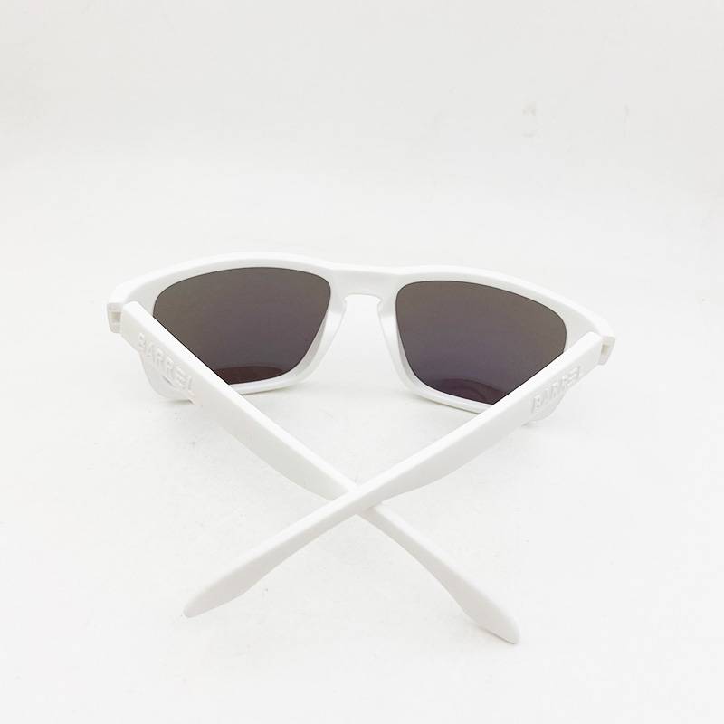 Exporting to the original single men and women anti -ultraviolet polarized coating, sunglasses brand sunglasses outdoor beach diving Korean version