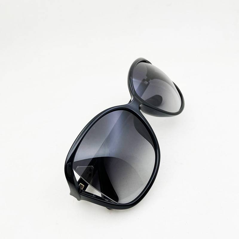 Women's brand sunglasses anti -ultraviolet outdoor sunshade mirror comfortable black frame sunglasses tide super light