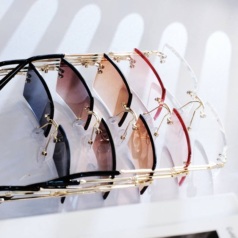 Personal rectangular frameless cut edge sunglasses girl