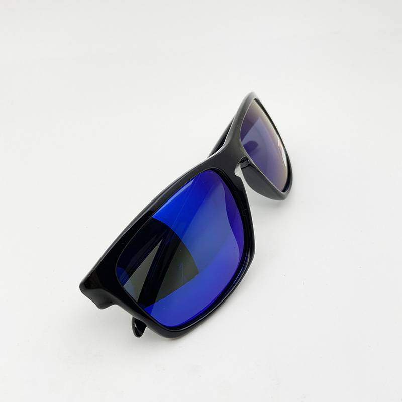 Order men and women blue film ultra -light polarized sunglasses fashion versatile sports sunglasses anti -ultraviolet wave tide