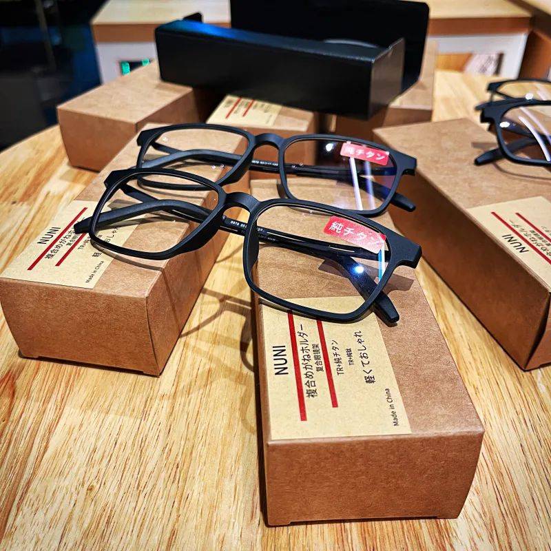 Single offline 1300+!Pure titanium super soft superweight original box loaded couple men's titanium steel glasses rack