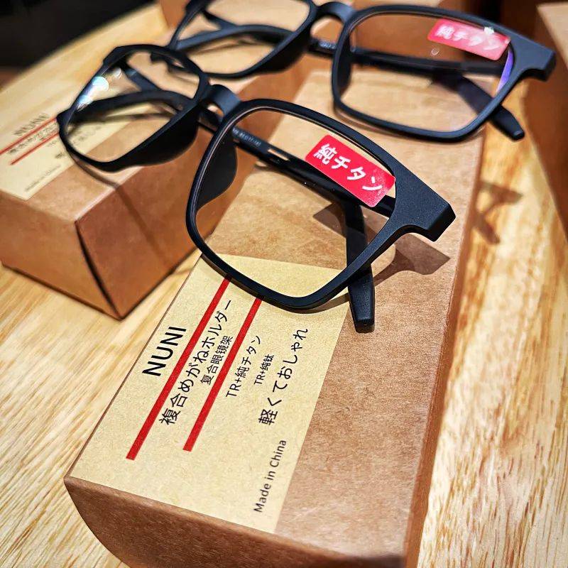 Single offline 1300+!Pure titanium super soft superweight original box loaded couple men's titanium steel glasses rack