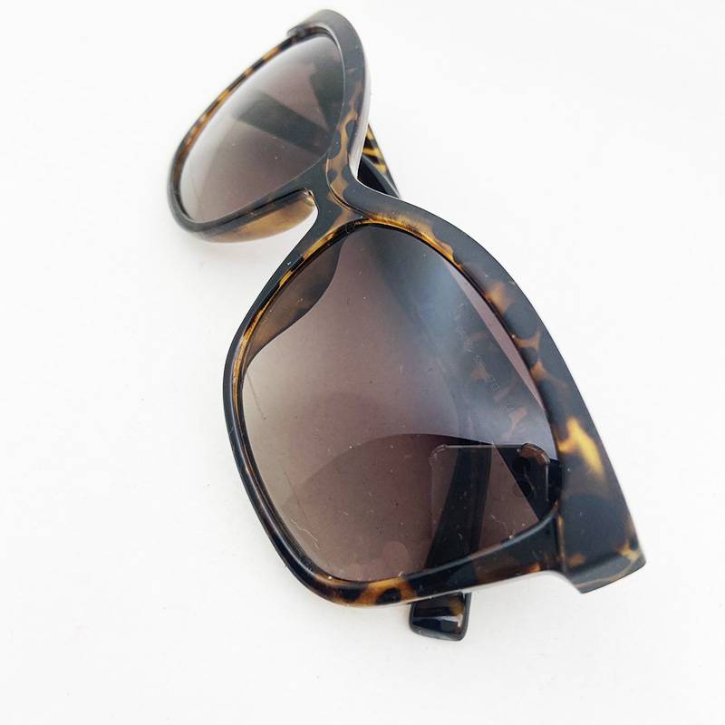 Exporting the original single female leopard print sunglasses brand anti -ultraviolet sunglasses comfortable sunshade and sunshade vacation tourism