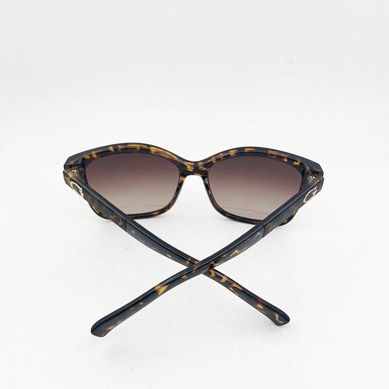 Exporting the original single female leopard print sunglasses brand anti -ultraviolet sunglasses comfortable sunshade and sunshade vacation tourism
