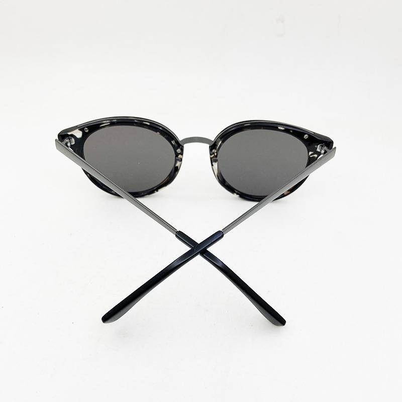 The original single women's brand sunglasses personalized tide sunglasses anti -ultraviolet eye mirror outdoor sunshade glasses