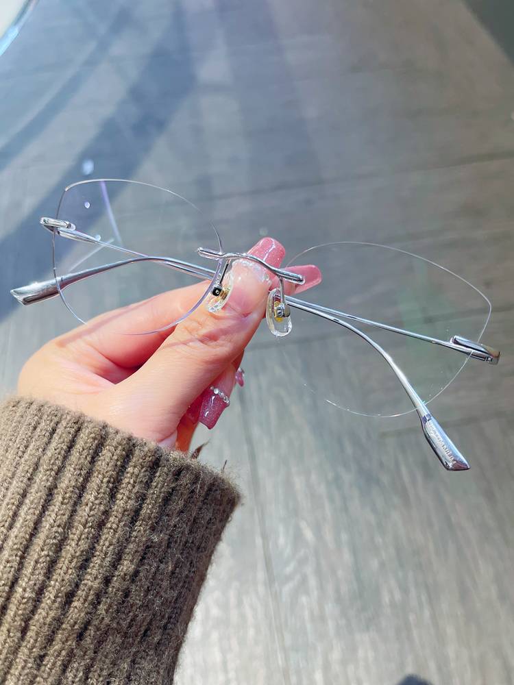 Fashionable cat -eye -free glasses pure titanium female with myopic glory net red ultra -light pure desire little red book explosion blue light