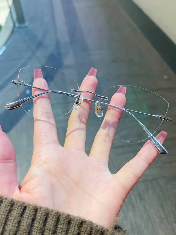 Fashionable cat -eye -free glasses pure titanium female with myopic glory net red ultra -light pure desire little red book explosion blue light
