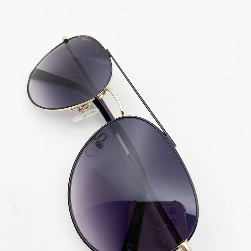 Exporting the original single men's and women's brand sunglasses fashion a wild sunglasses anti -ultraviolet -ray eye shading mirror UV400