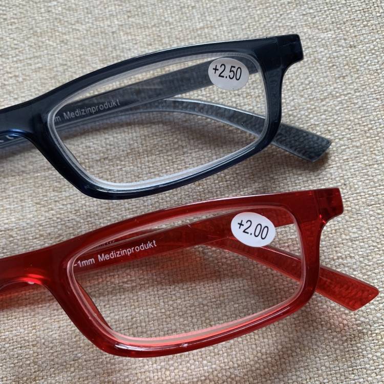 A small number of American big -name original single narrow -frame square cat eyes net red handsome ins, street shooting men and women old flowers glasses