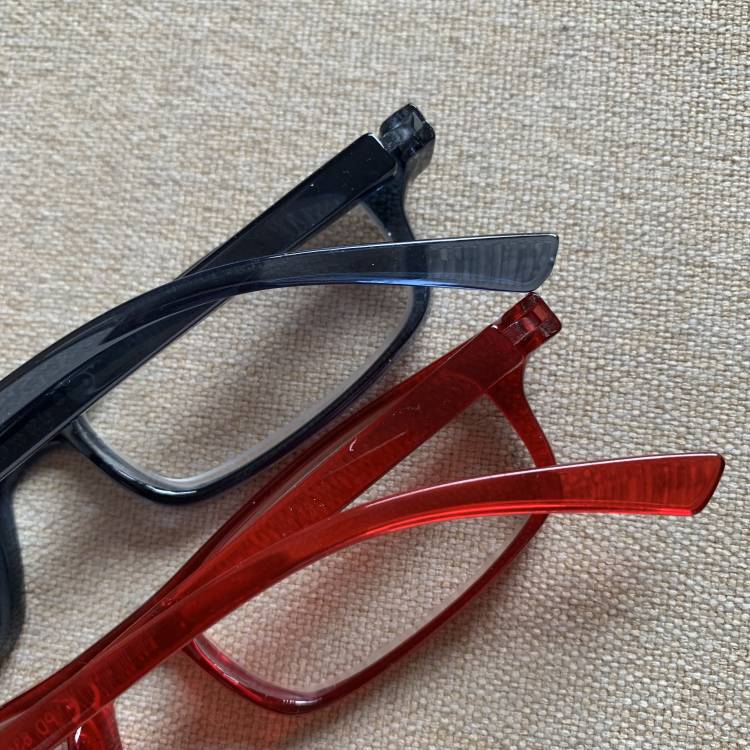 A small number of American big -name original single narrow -frame square cat eyes net red handsome ins, street shooting men and women old flowers glasses