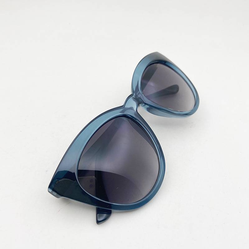 Exporting to European and American original cat -eye women's sunglasses, fashion personality sunglasses anti -ultraviolet goggles sunshaded mirror