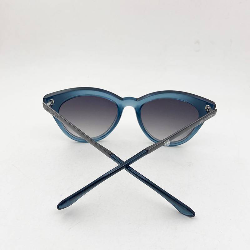 Exporting to European and American original cat -eye women's sunglasses, fashion personality sunglasses anti -ultraviolet goggles sunshaded mirror