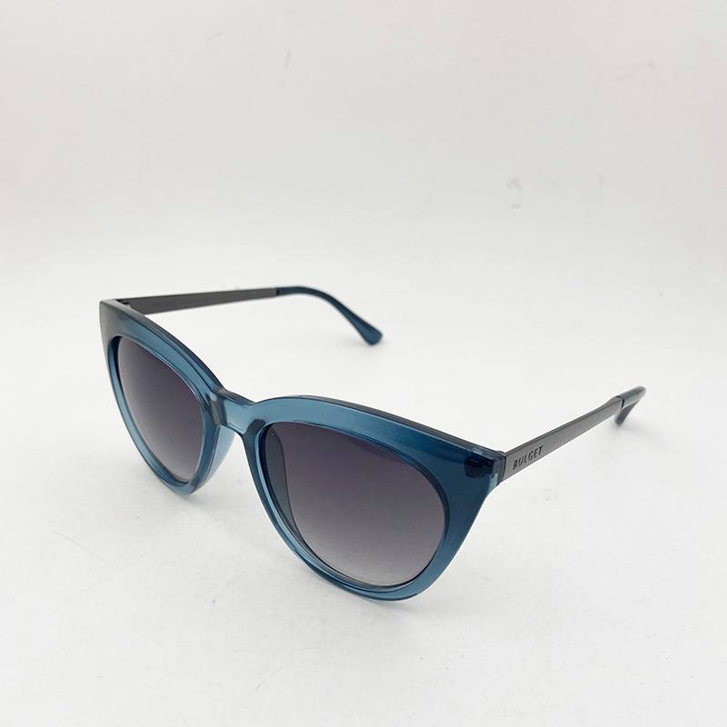 Exporting to European and American original cat -eye women's sunglasses, fashion personality sunglasses anti -ultraviolet goggles sunshaded mirror