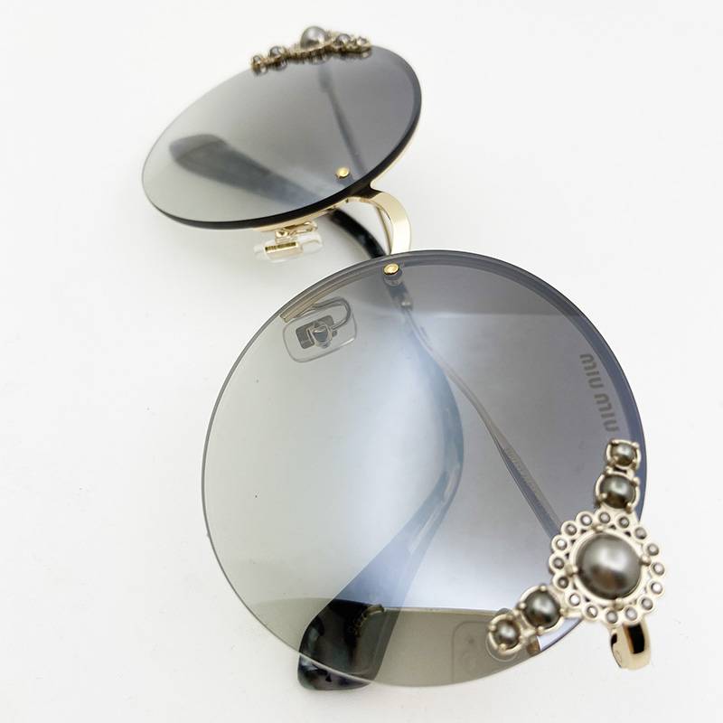 Pure original Single Ms. Pearl brand sunglasses, fashion personality sunglasses anti -ultraviolet wicked sunshade shelter
