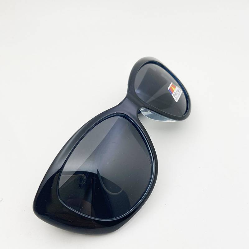 Exporting pure original single female polarizer, fashionable cat eye sunglasses care mirror sheltering mirror driving glasses