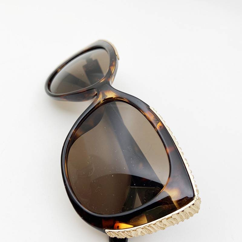 Order Ladies Cat's Eye Sun Glasses Fashion Vientiane Moisturizer A UV Anti -Over -Line Watching Mirror Sheltering Mirror