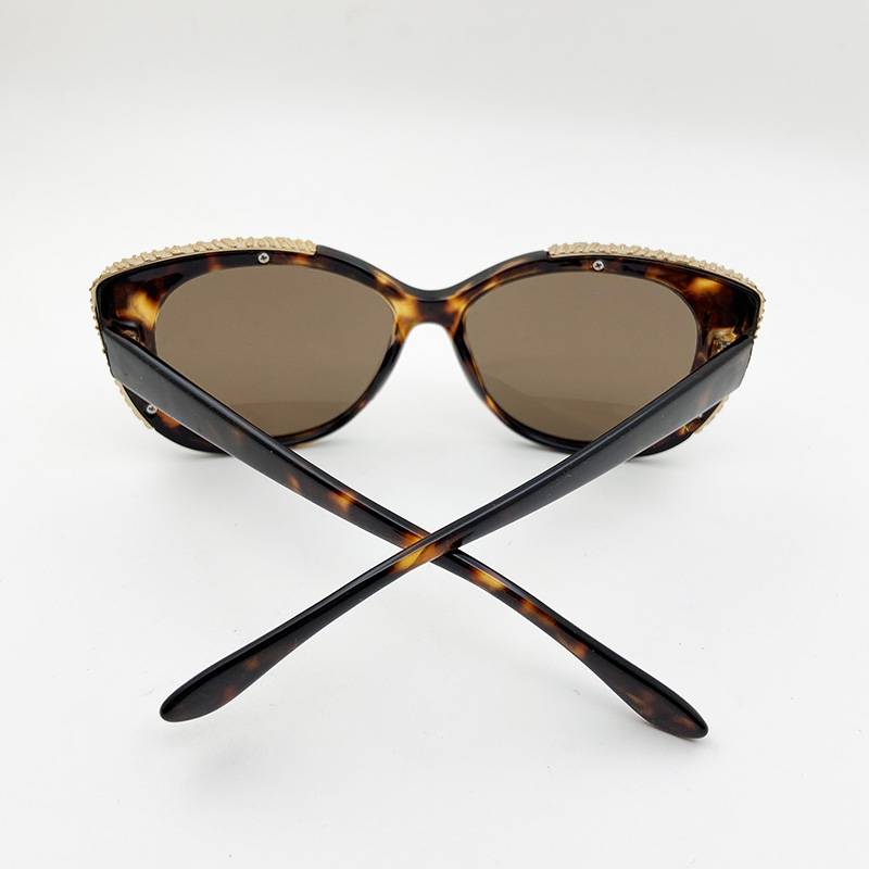 Order Ladies Cat's Eye Sun Glasses Fashion Vientiane Moisturizer A UV Anti -Over -Line Watching Mirror Sheltering Mirror