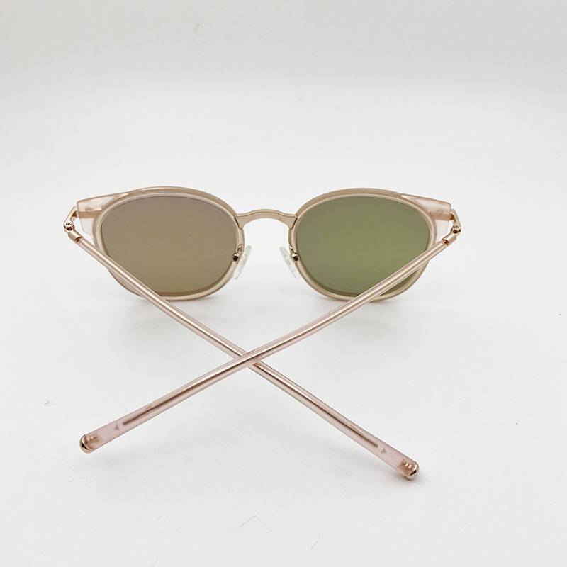 Exporting pure original single ladies brand sunglasses fashion trendy sunglasses anti -ultraviolet girder mirror sunshaded mirror