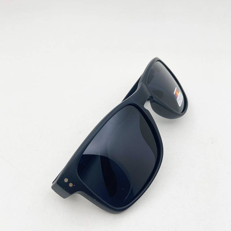 Original single men and women polarized sunglasses anti -ultraviolet sunglasses care mirror shelter driving driving glasses