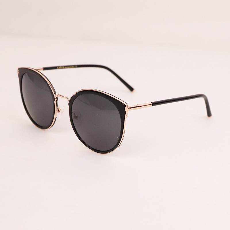 Carin sunglasses fashion women's anti -ultraviolet Korean version of large frame retro retro Victoria sunglasses clear warehouse