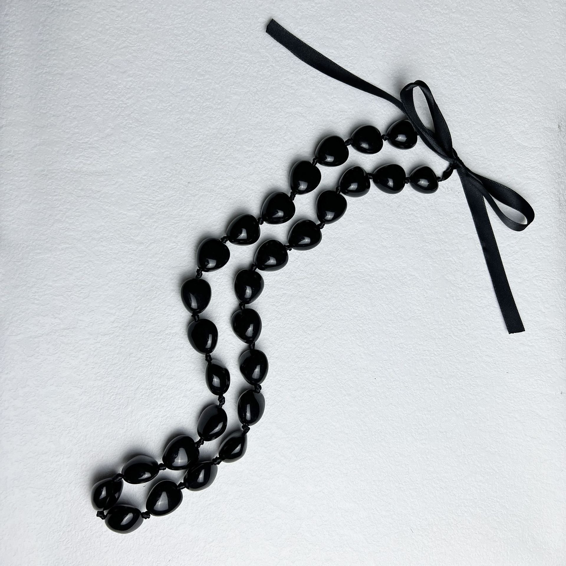 Ribbon Bow Tie Closure Acrylic Shell Beads for Graduation Party Accessory 2024 Hawaiian Graduation Black Kukui Nut Leis Necklace