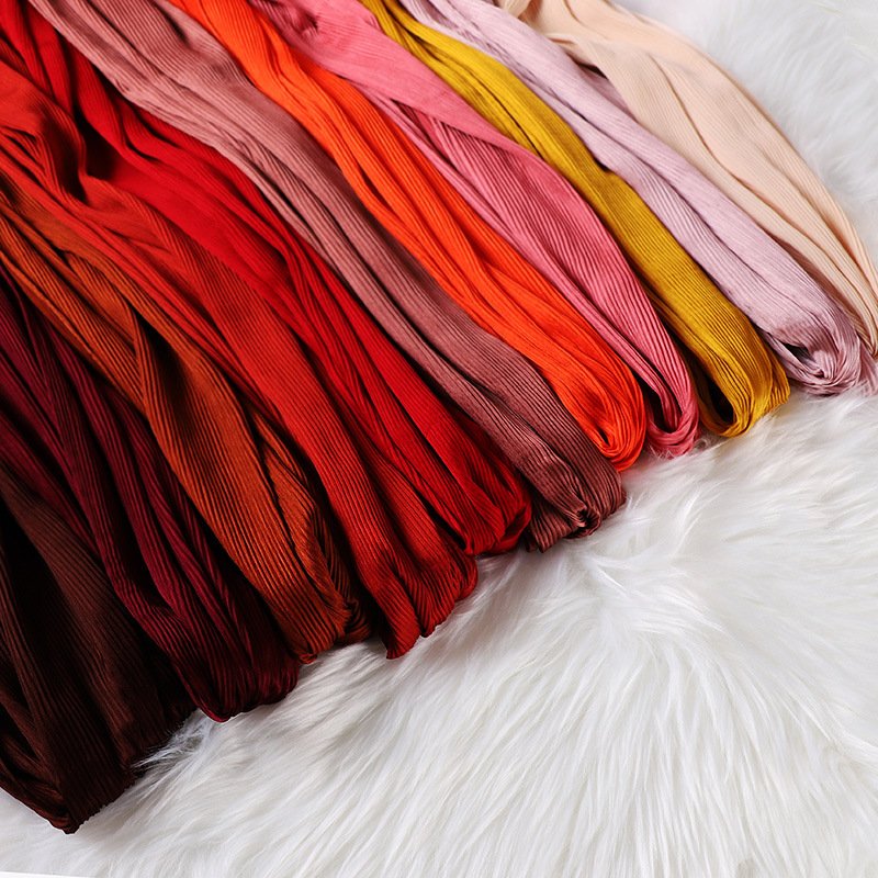 Factory Wholesale 2024 Glittering Satin Silk Muslim Hijab Crepe Crinkle Dupatta Modal Scarf Solid Color Square Summer Tied Rope