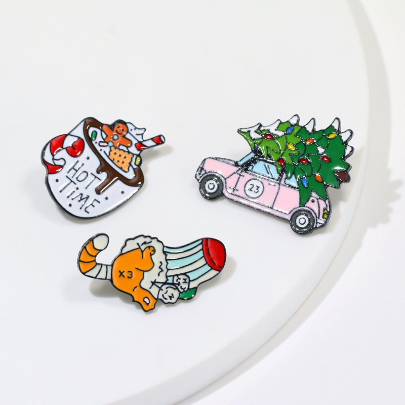 Manufacturer Cartoon Merry Christmas Tree Reindeer Enamel Brooch Hat Clothes Tie Scarf Button Pin Badge Custom Lapel Pins