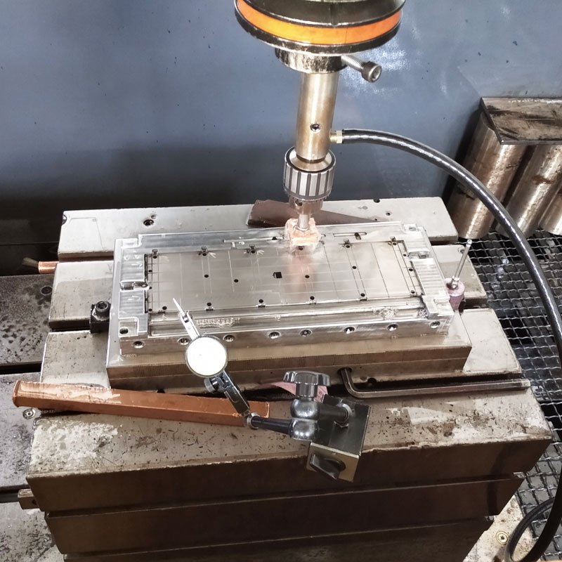 design and customize cable tie injection mold