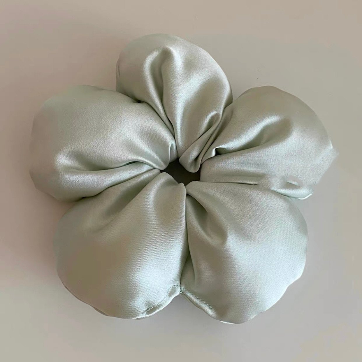 Korean style 3D bread Sponge flower large silk hair scrunchies for women 2024 new high quality new silk hair scrunchies