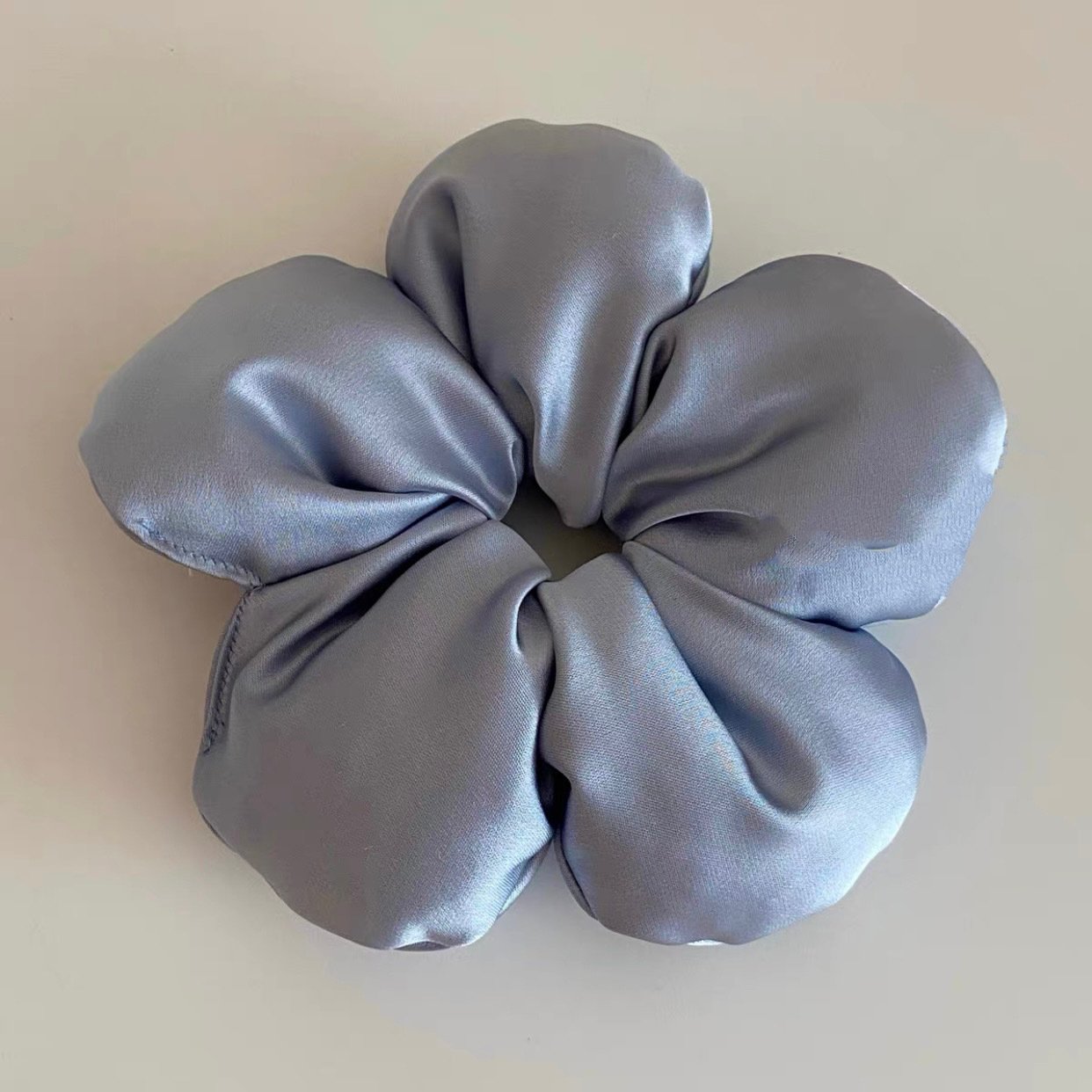 Korean style 3D bread Sponge flower large silk hair scrunchies for women 2024 new high quality new silk hair scrunchies