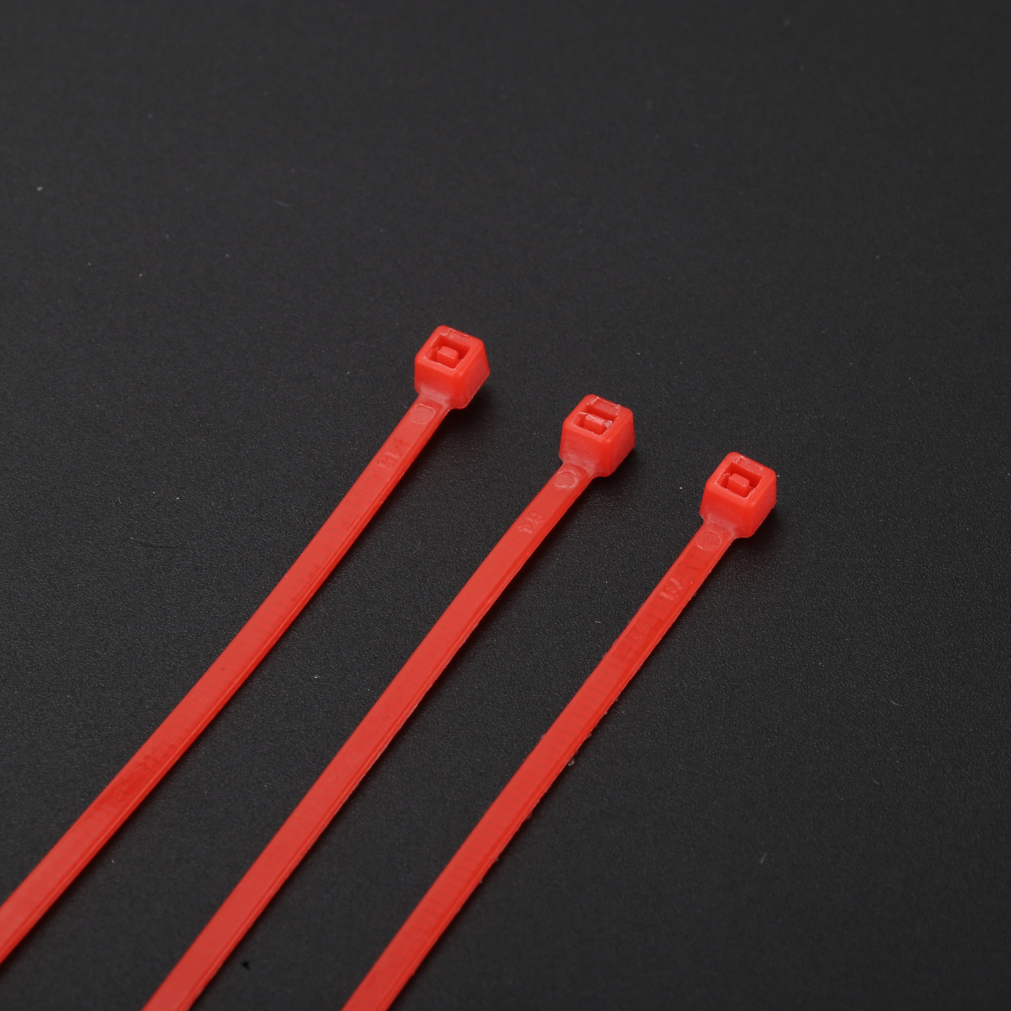 Customized industrial self locking plastic tie straps 4*200mm 300mm red yellow blue green nylon66 wire zip tie nylon cable ties