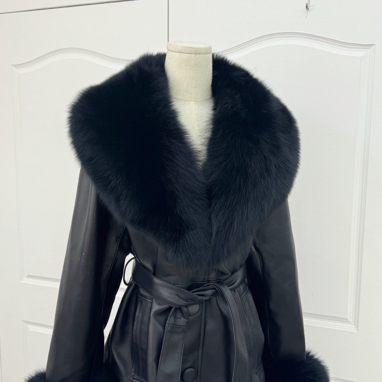 RXFurs Female Ladies Fashion Elegant Tie Belt Waist Coats Women's Sheepskin Leather Coat with Removable Fox Fur Collar and Cuffs