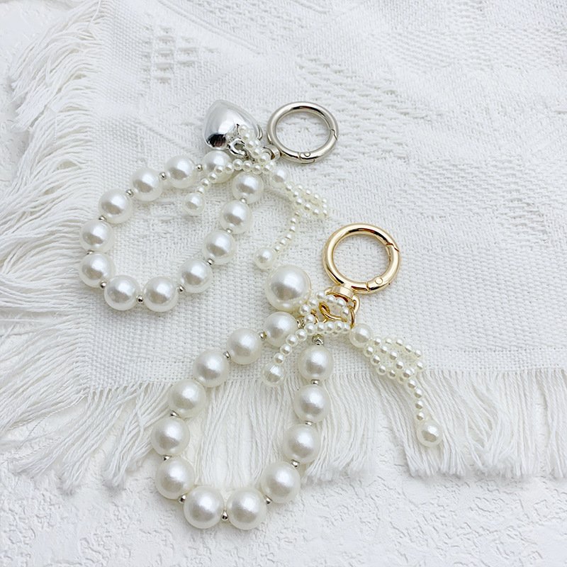 Popular pearl beaded keychain pearl bow metal love keychain fashion car keychain mobile phone accessories