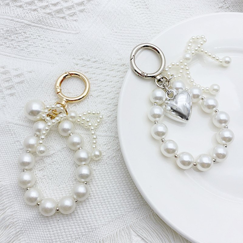 Popular pearl beaded keychain pearl bow metal love keychain fashion car keychain mobile phone accessories