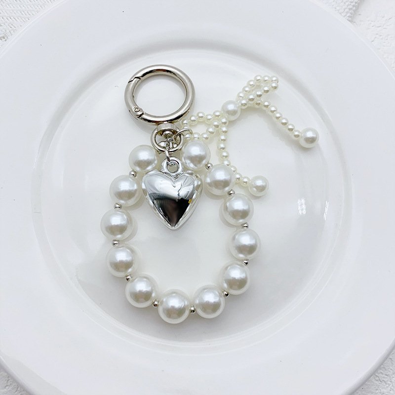 Popular pearl beaded keychain pearl bow metal love keychain fashion car keychain mobile phone accessories
