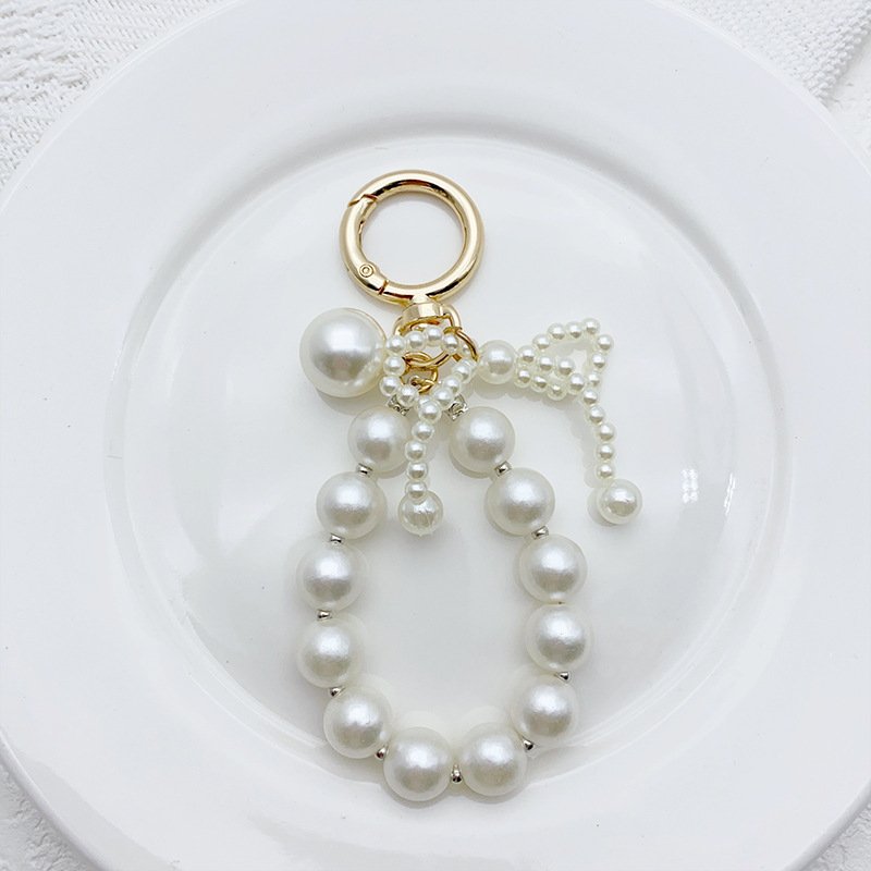 Popular pearl beaded keychain pearl bow metal love keychain fashion car keychain mobile phone accessories
