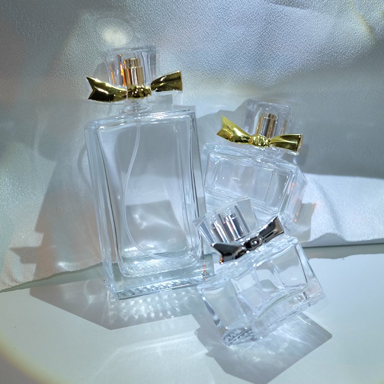 Sophisticated 30ml 50ml 100ml Square Perfume Bottle with Delicate Bow-Tie Lid & Spray Pump for Perfume